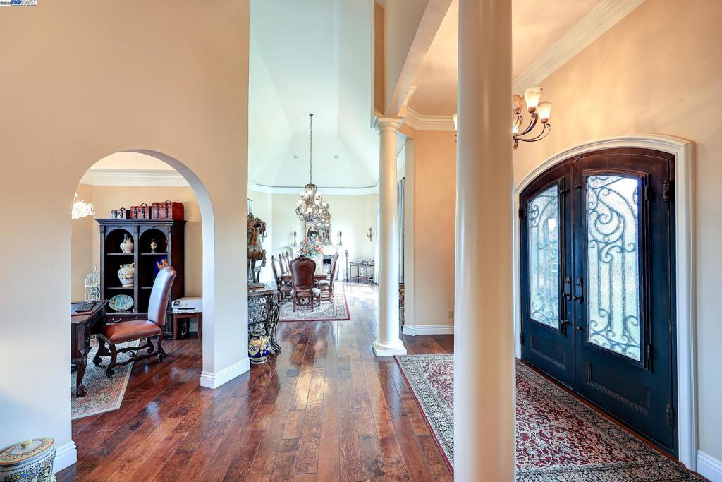 DISCOVERY BAY COUNTRY CLUB - Residential