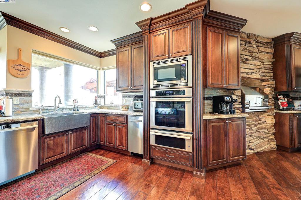 DISCOVERY BAY COUNTRY CLUB - Residential