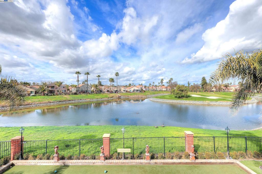 DISCOVERY BAY COUNTRY CLUB - Residential