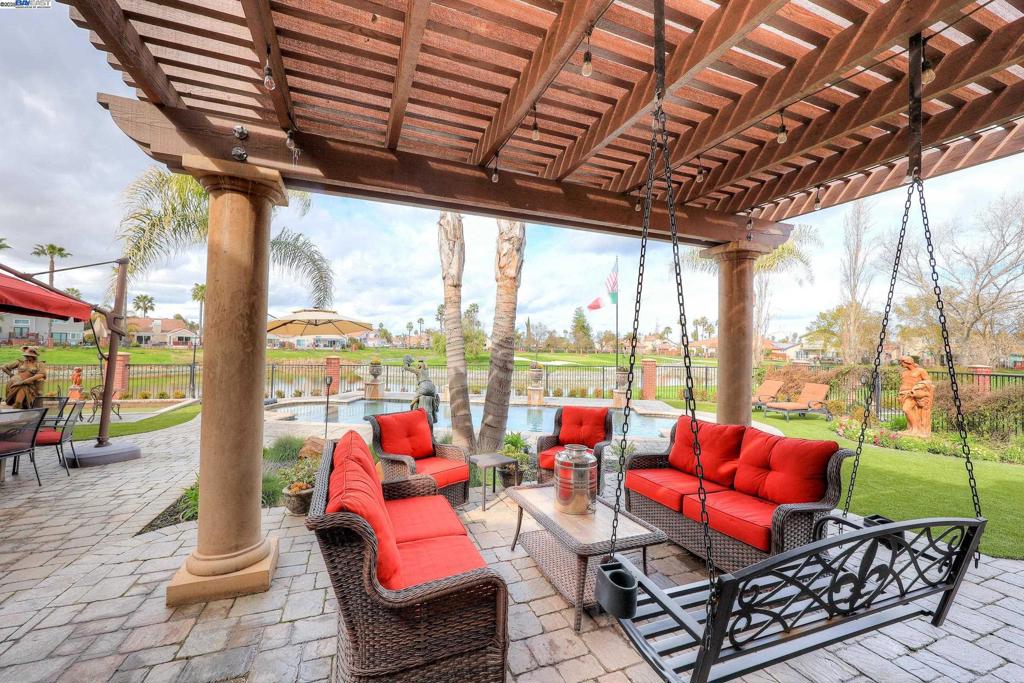 DISCOVERY BAY COUNTRY CLUB - Residential