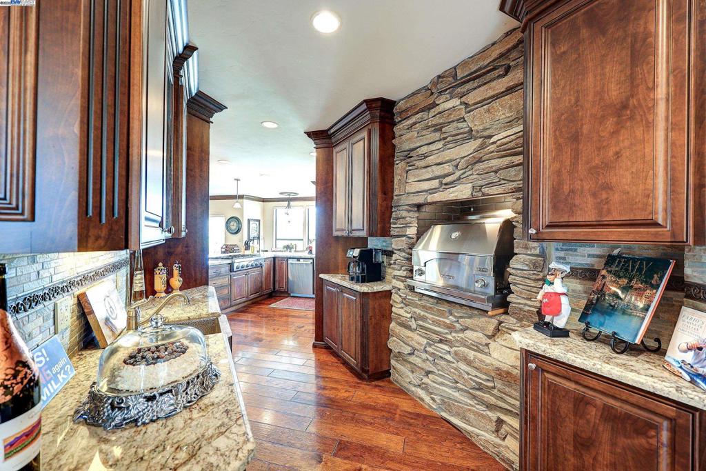 DISCOVERY BAY COUNTRY CLUB - Residential