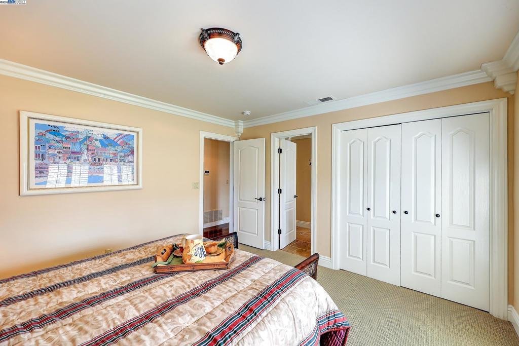 DISCOVERY BAY COUNTRY CLUB - Residential