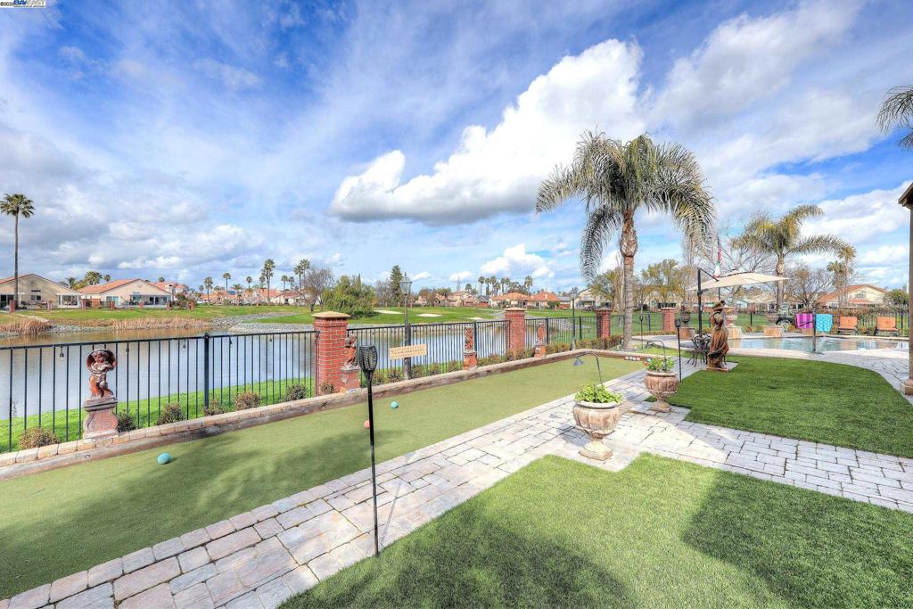 DISCOVERY BAY COUNTRY CLUB - Residential