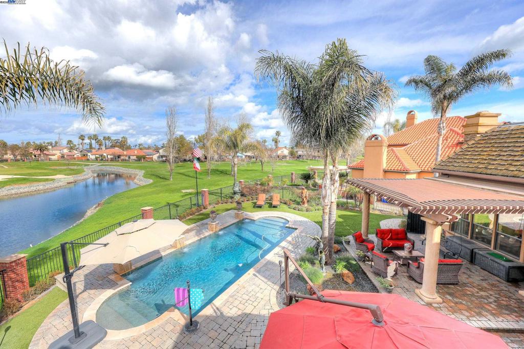 DISCOVERY BAY COUNTRY CLUB - Residential