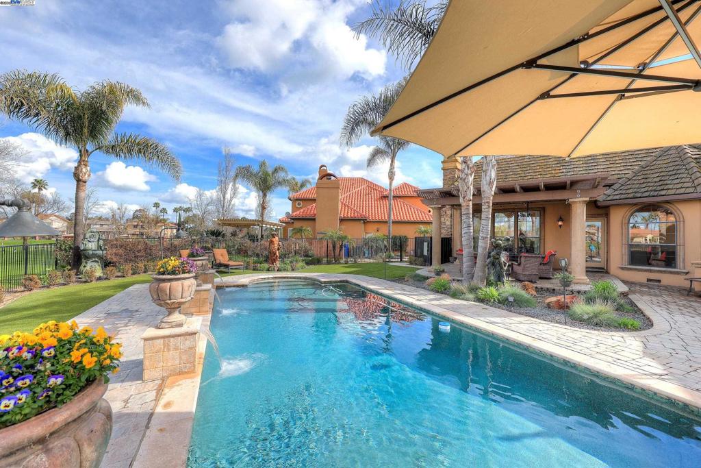 DISCOVERY BAY COUNTRY CLUB - Residential