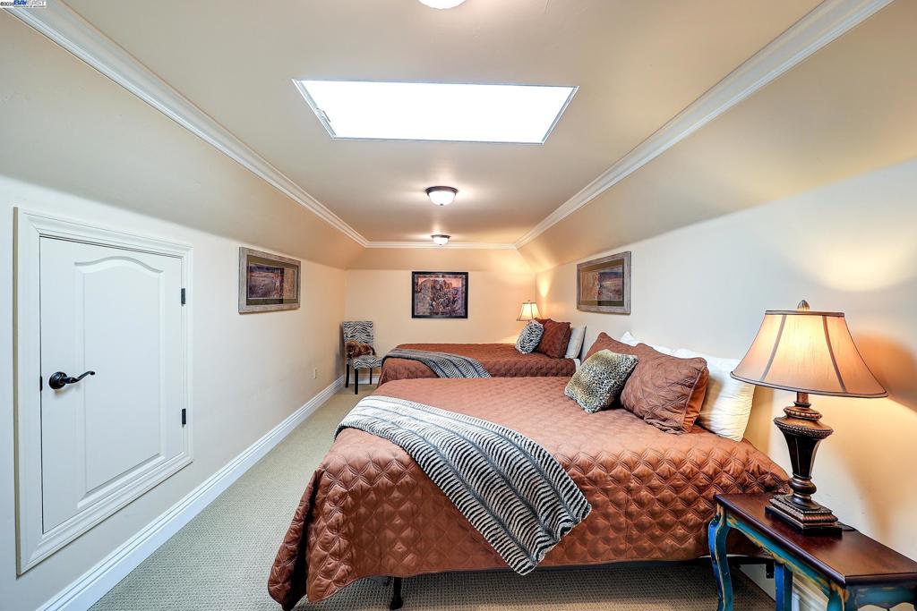 DISCOVERY BAY COUNTRY CLUB - Residential