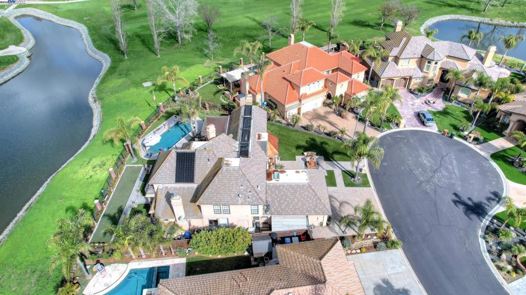 DISCOVERY BAY COUNTRY CLUB - Residential