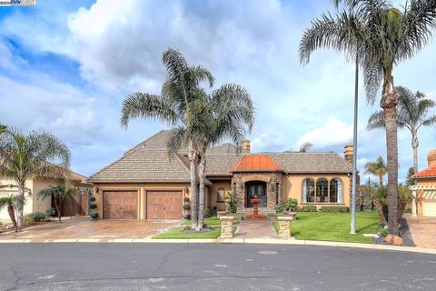 Photo of 1310 Hampton Ct Ct, Discovery Bay, CA 94505 (MLS # 41116396)