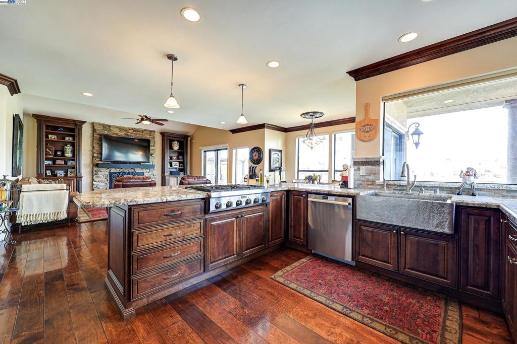 DISCOVERY BAY COUNTRY CLUB - Residential