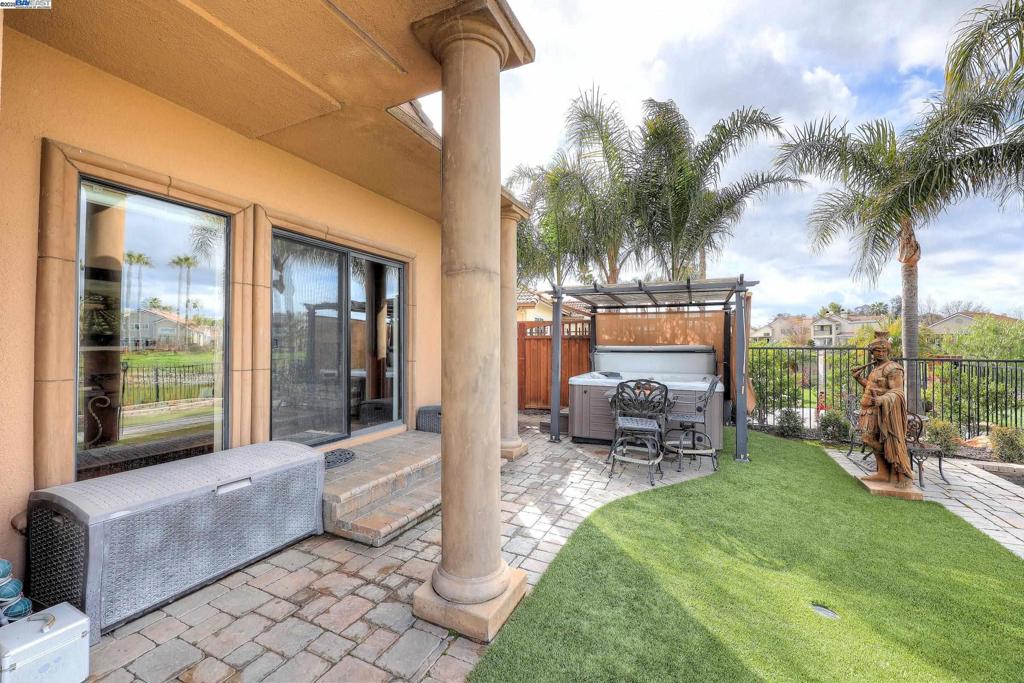 DISCOVERY BAY COUNTRY CLUB - Residential