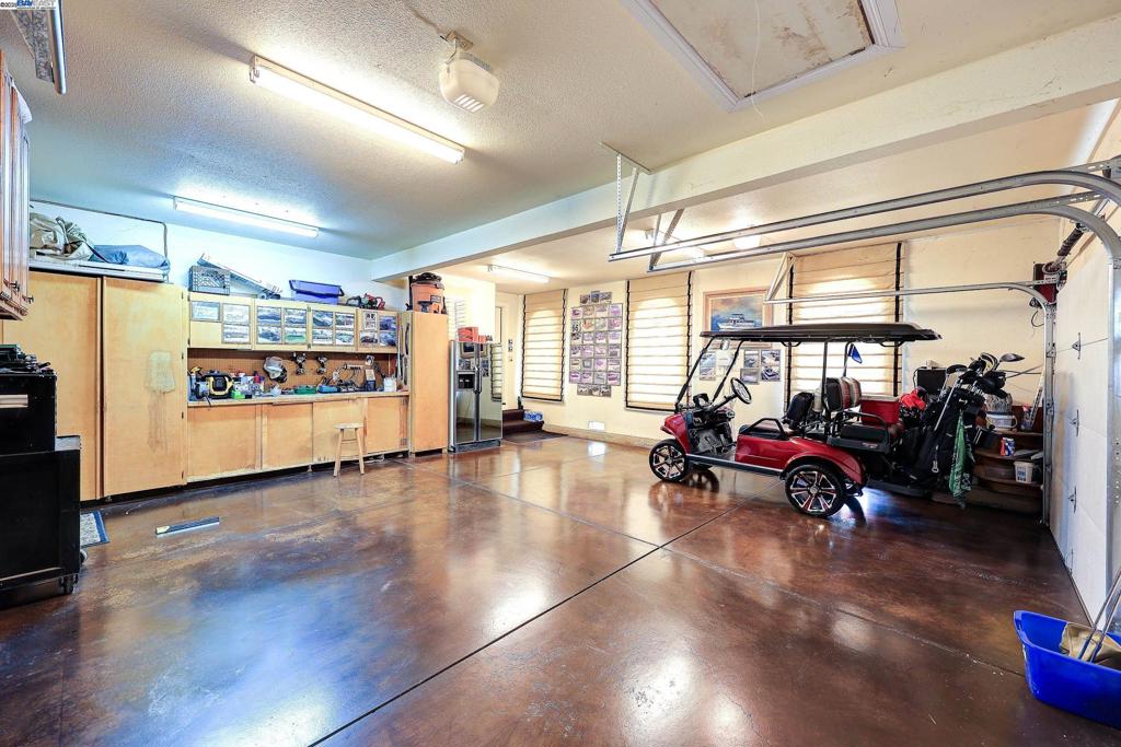 DISCOVERY BAY COUNTRY CLUB - Residential