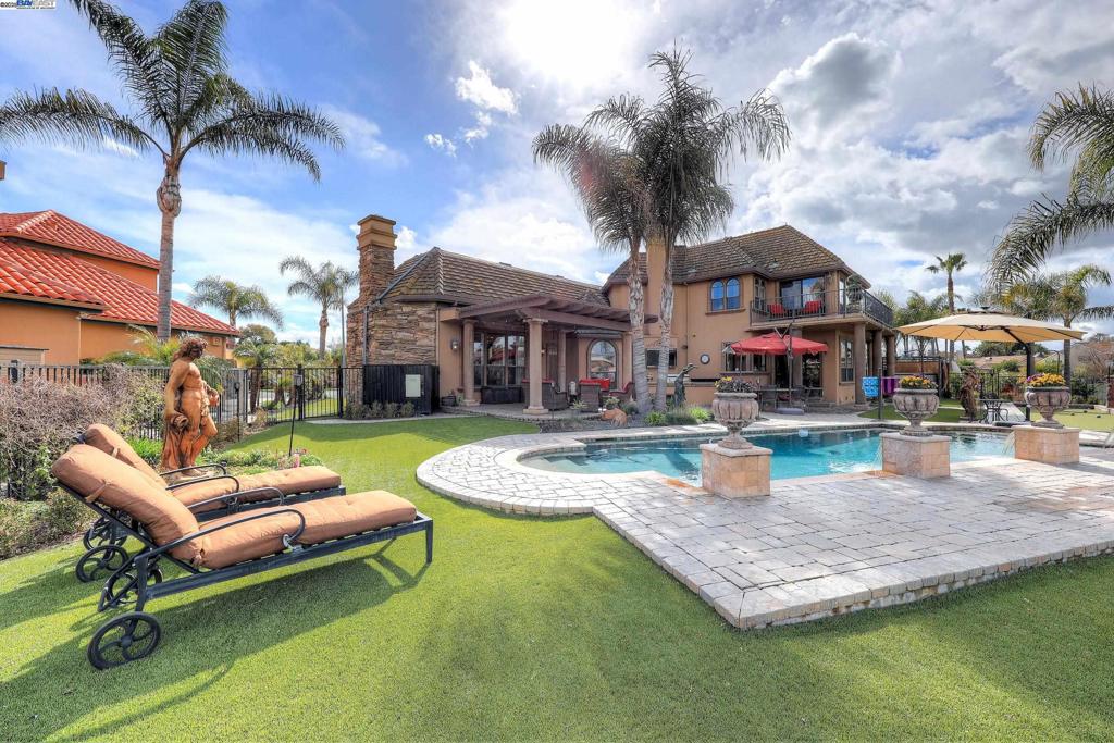 DISCOVERY BAY COUNTRY CLUB - Residential