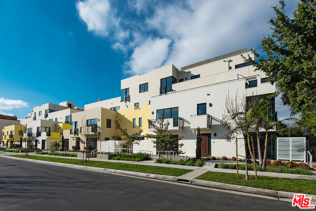 321-327 S Elm Drive is a new development of 30 luxury residences (townhomes, condos and penthouses) in the heart of Beverly Hills. The beautiful high-end finishes and features include Bertazzoni stoves, Miele dishwashers, Porcelanosa fixtures and tile, Poliform Italian cabinets, Baldwin hardware, Fleetwood doors, Nest learning thermostats, privacy shades, washer and dryer in each unit, water filtration system, USB outlets, private outdoor space and expansive views of the Hills, Century City and DTLA. The 30 units (3 of which are available as low-income housing) can be sold as condos or leased as apartments. This trophy property is a one-of-a-kind investment opportunity in prime Beverly Hills. Three of the units are subject to the Beverly Hills affordable housing covenant.