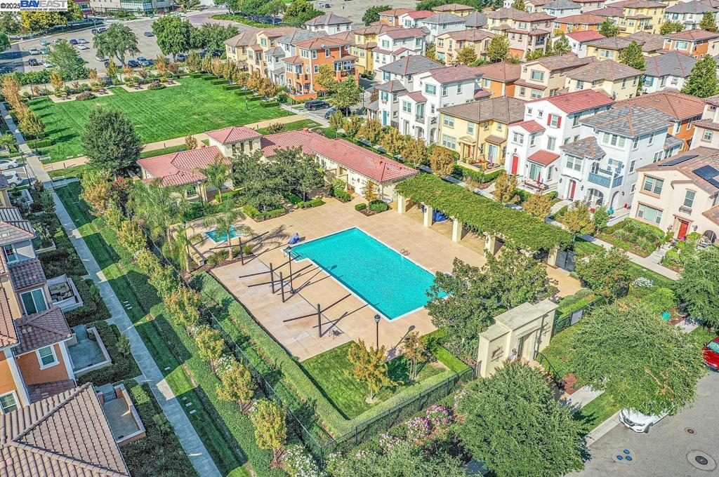 MONTAGE - Residential