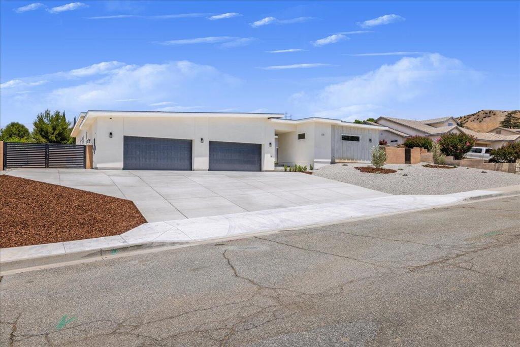 4195 Evergreen Lane