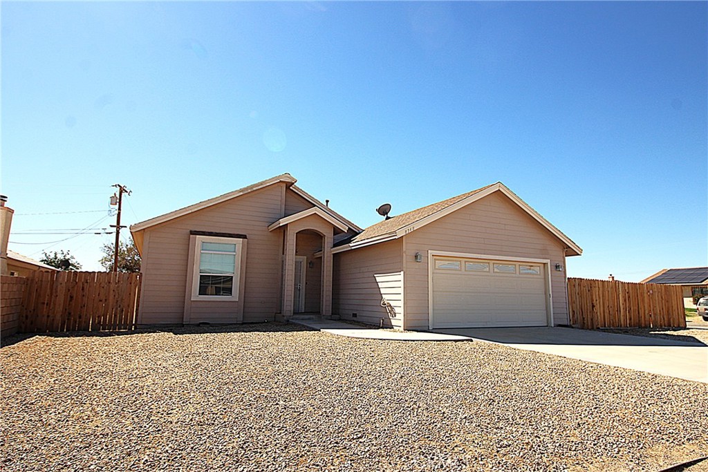 8348 Fernwood