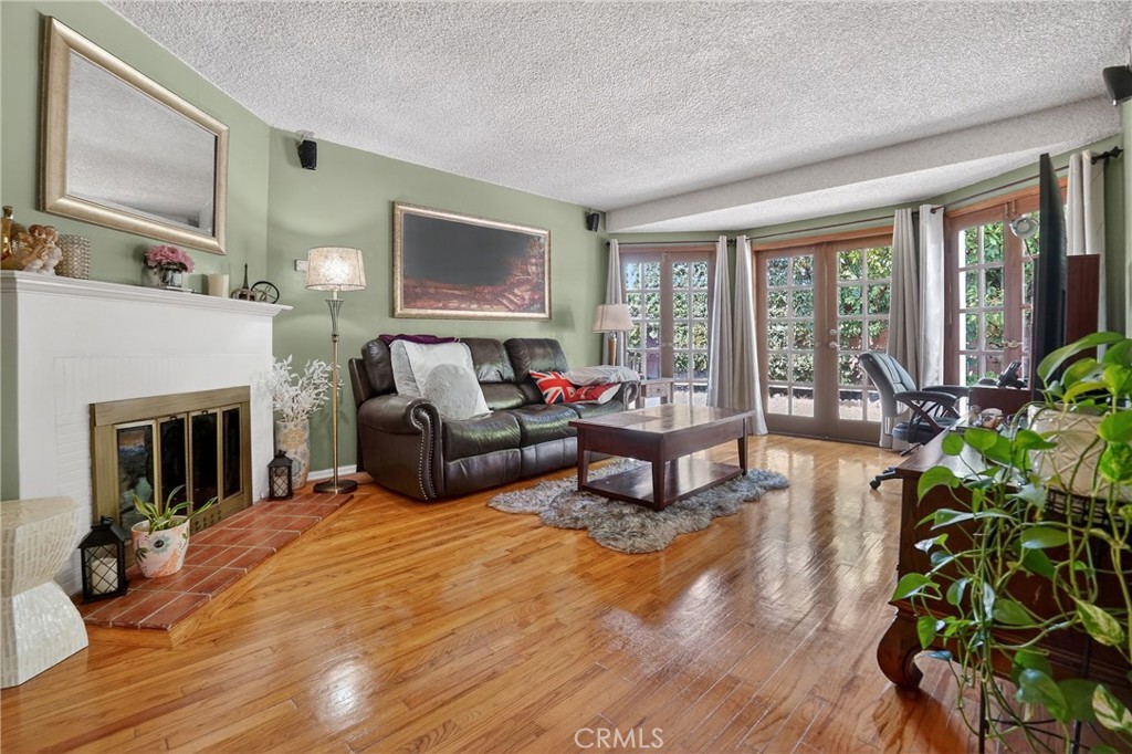 2517 W Redondo Beach