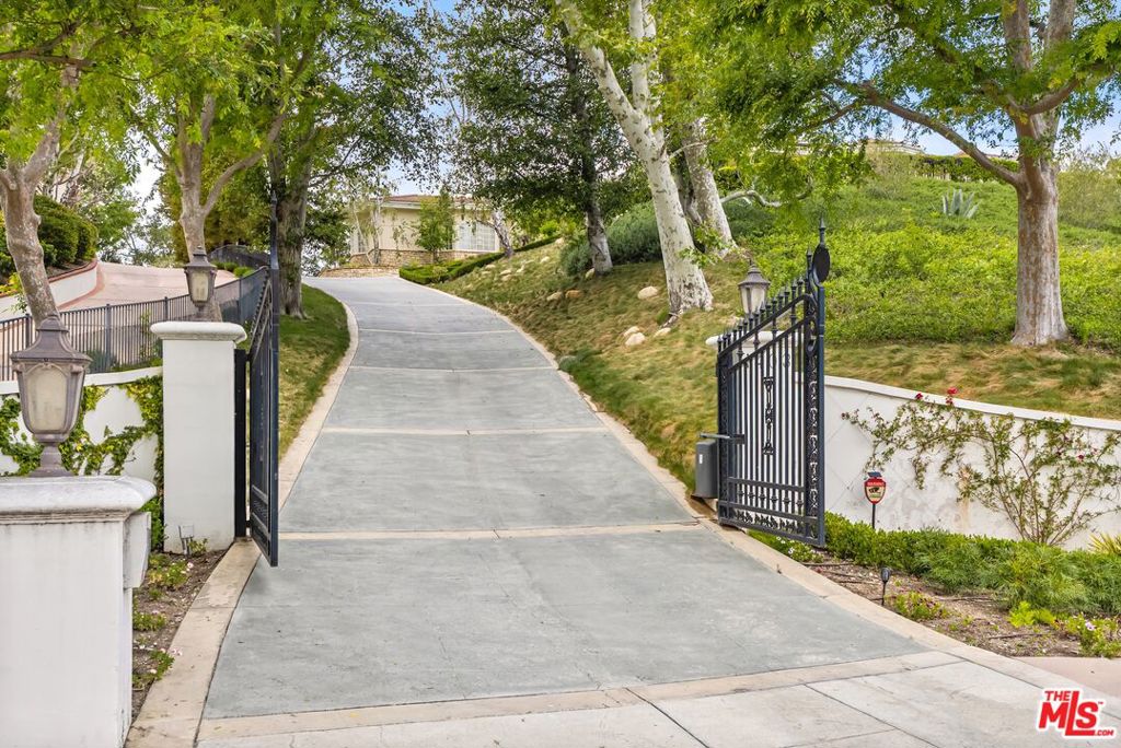 1403 Kingsboro Court