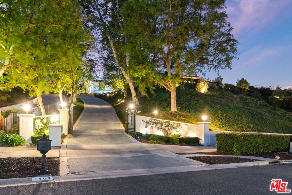 1403 Kingsboro Court