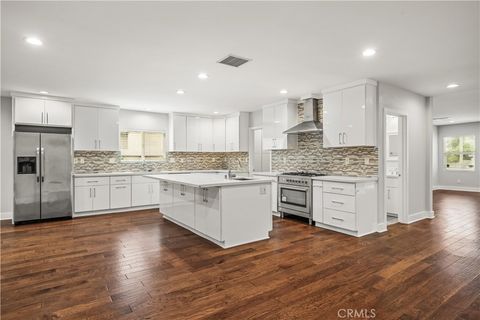 Photo of 17814 Rhoda, Encino, CA 91316 (MLS # SR25229065)
