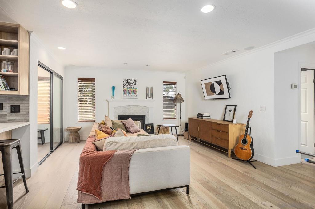 La Costa - Residential Lease