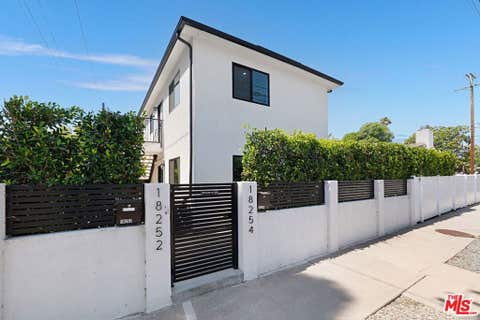Photo of 6266 Etiwanda Avenue #18254, Los Angeles, CA 91335 (MLS # 26844509)