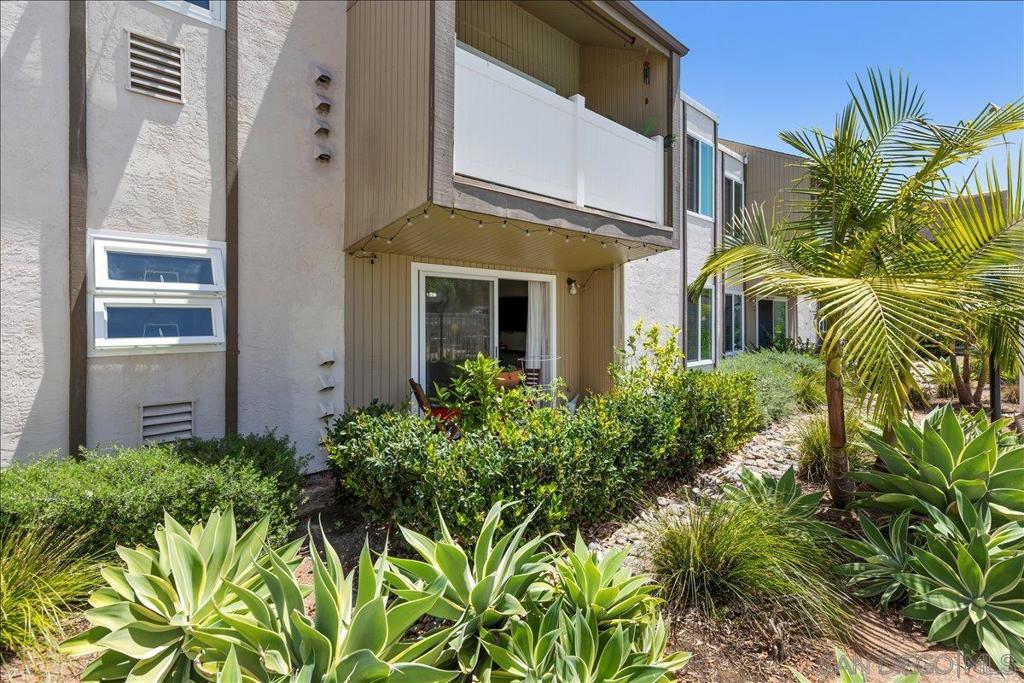 8036 Linda Vista 1P