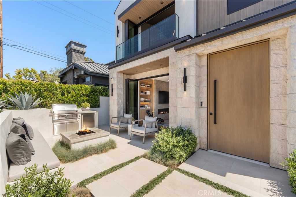 412 Heliotrope Avenue