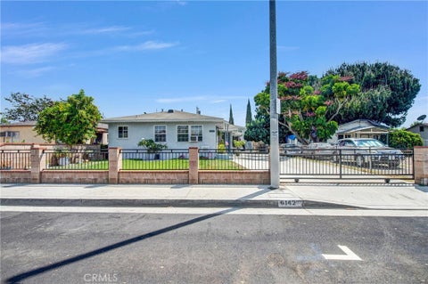 Photo of 6142 Vinevale AVE, Maywood, CA 90270 (MLS # CV26190474)
