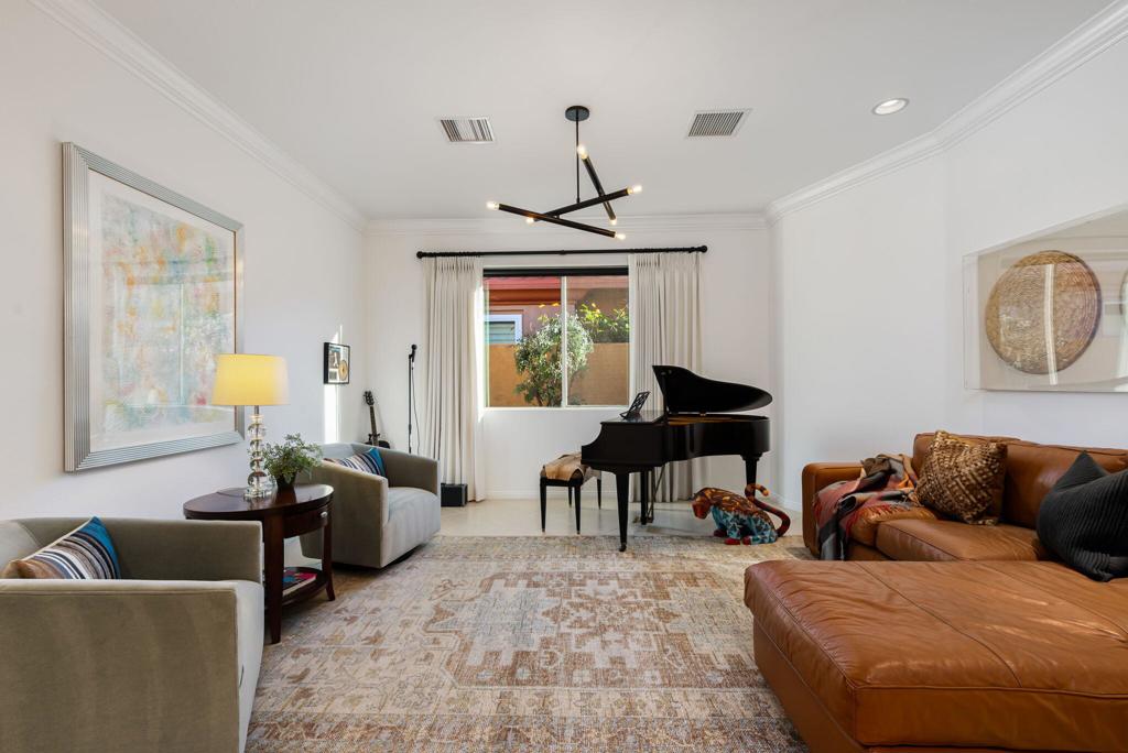 Hovley Palms - Residential