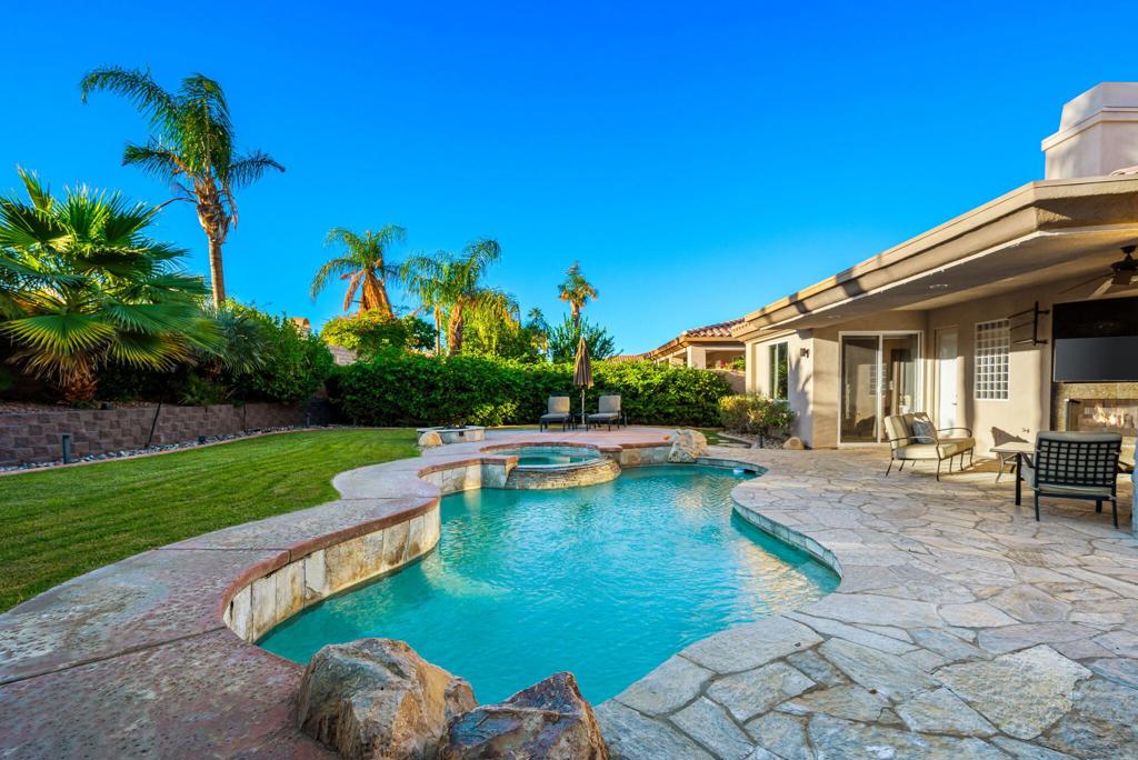 Hovley Palms - Residential