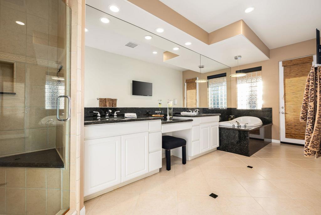 Hovley Palms - Residential