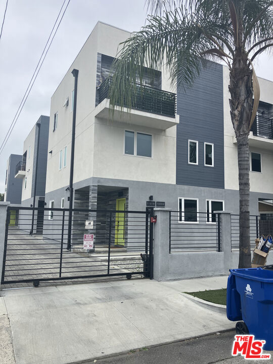 A room for Lease. This property is a try level unit and one room on top floor is vacant. NO Parking inside the gate available.
