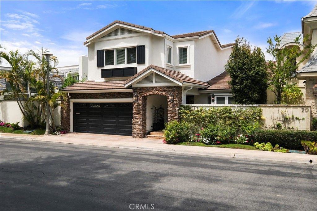 Photo of 18 Rue Grand Vallee, Newport Beach, CA 92660 (MLS # OC26106346)