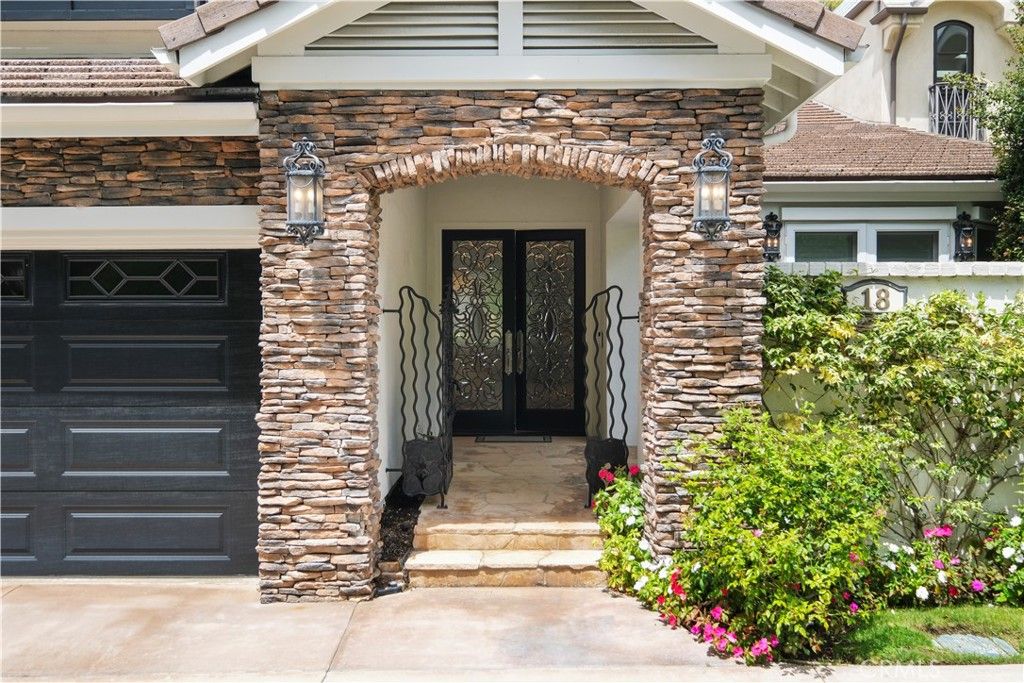 Photo of 18 Rue Grand Vallee, Newport Beach, CA 92660 (MLS # OC26106346)