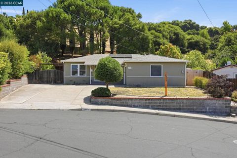 Photo of 2979 Higuera Ave Ave, Pinole, CA 94564 (MLS # 41136401)