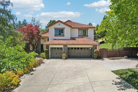 Photo of 3745 Deer Trail Ct, Danville, CA 94506 (MLS # 41102163) Photo of 3745 Deer Trail Ct, Danville, CA 94506 (MLS # 41102163)