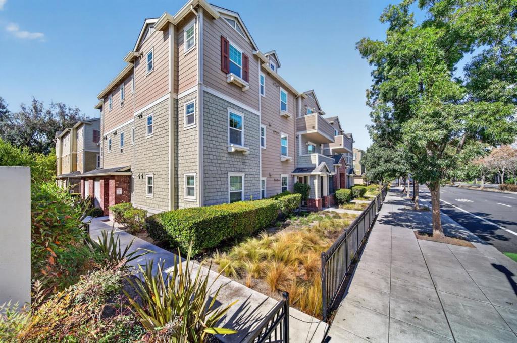 1033 Scotia Terrace 202