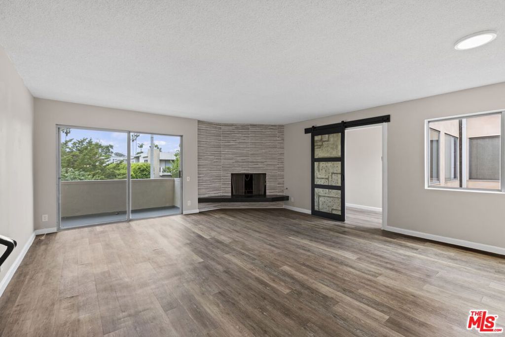 Extra Large 4 Bedroom Apartment in Santa Monica. Laminate wood floors, linoleum floors, stainless steel appliances, and other upgrades. Upper floor apartment with balcony and lots of natural light in all rooms. 2 car tandem parking with extra car tandem on driveway. Tenant responsible for gas, electric, charge and window coverings. Water included. Parking $150/mo. for a single space. New countertops and kitchen cabinets.