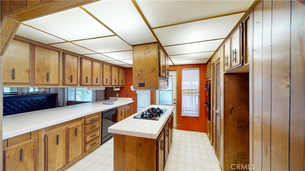 24921 Muirlands 199