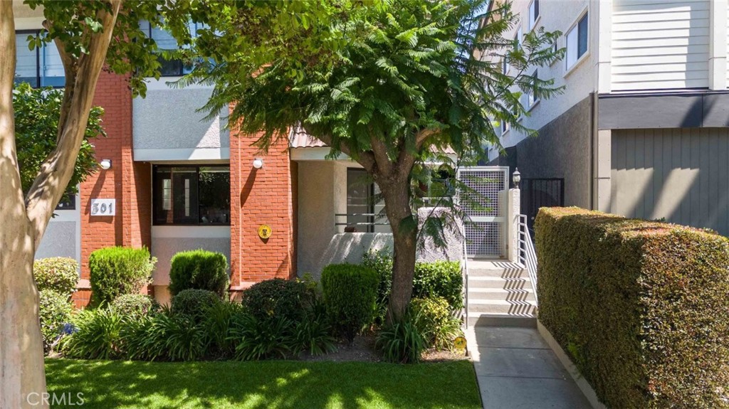 301 W Loraine Street 5