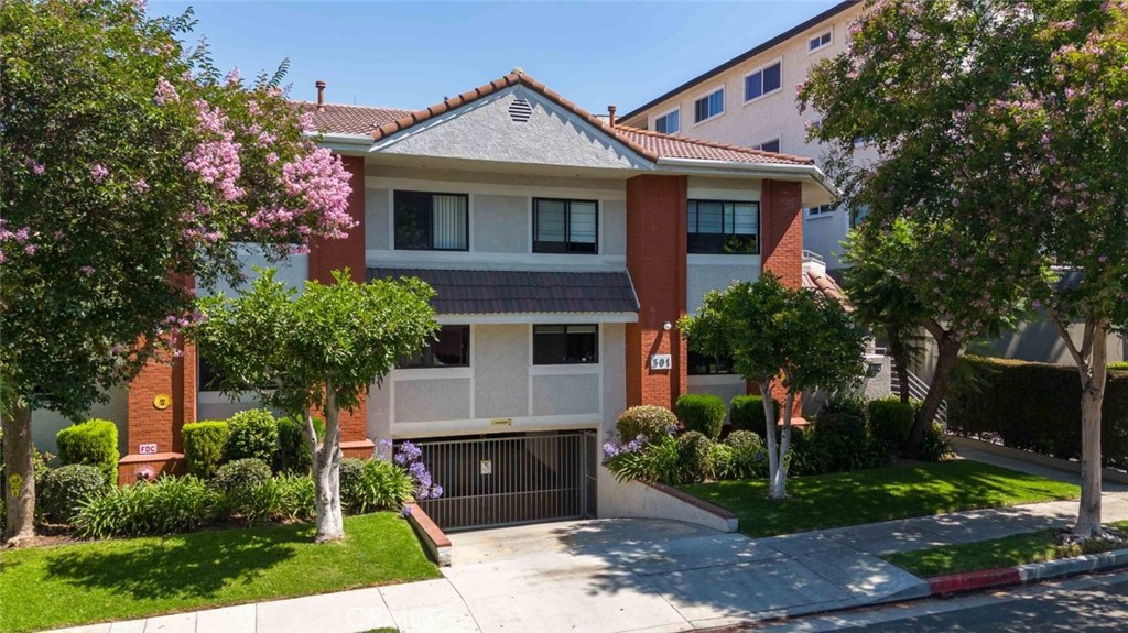 301 W Loraine Street 5