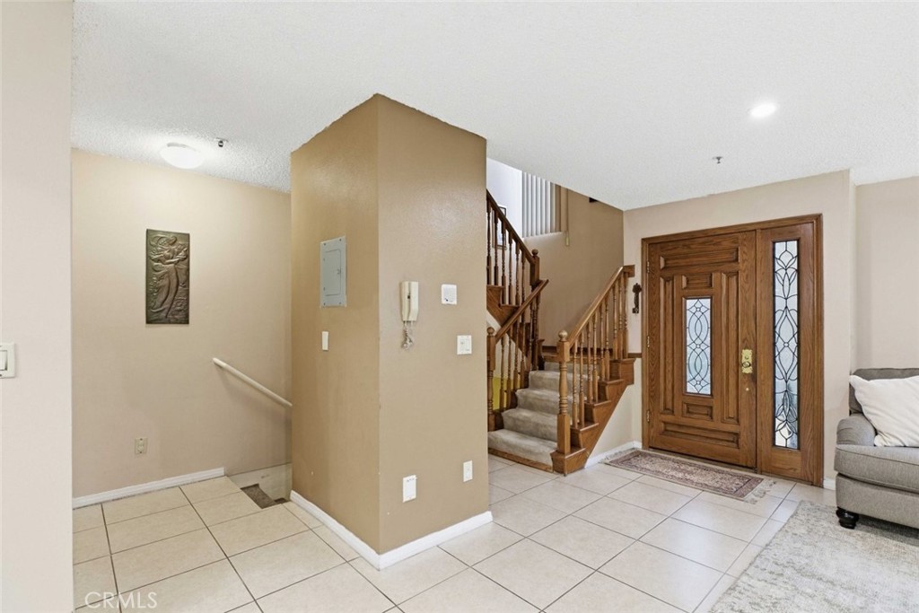 301 W Loraine Street 5
