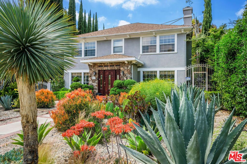 Photo of 257 S Van Ness Avenue, Los Angeles, CA 90004 (MLS # 25589877)
