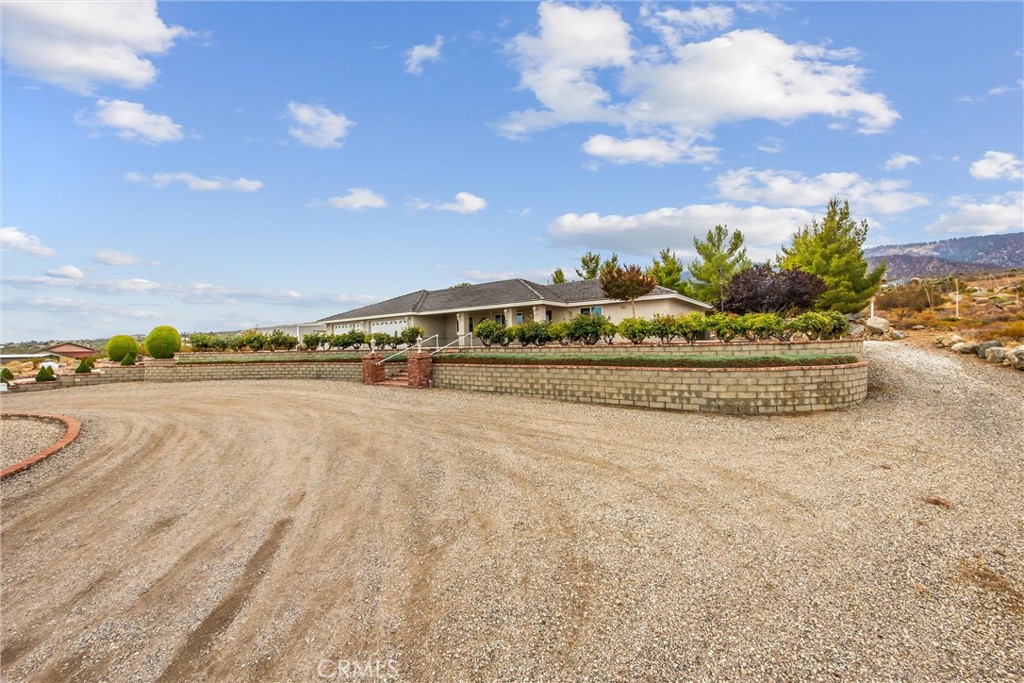 325 Canyon Road
