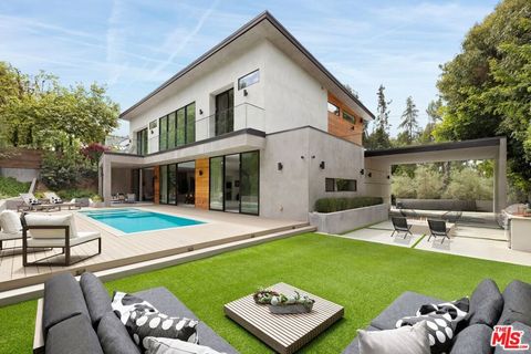 Photo of 2814 Roscomare Road, Los Angeles, CA 90077 (MLS # 26726013)