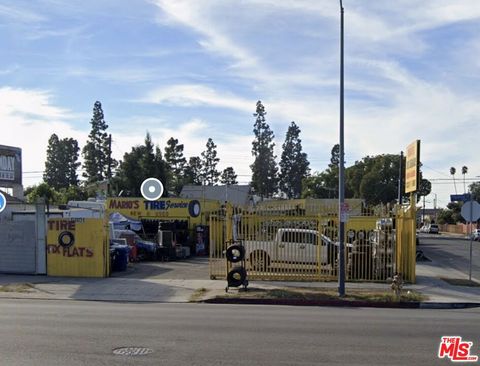 Photo of 6801 S Figueroa Street, Los Angeles, CA 90003 (MLS # 25615485)