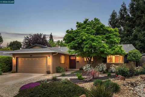 Photo of 206 Dayton Court Ct, San Ramon, CA 94583 (MLS # 41129325)