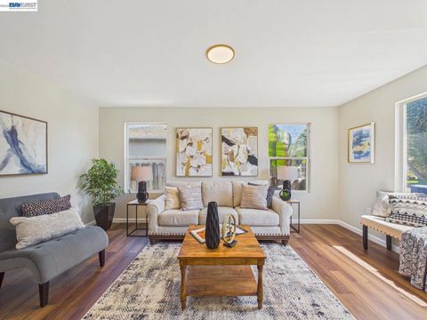Photo of 2609 Macarthur Ave AVE, San Pablo, CA 94806 (MLS # 41135517)