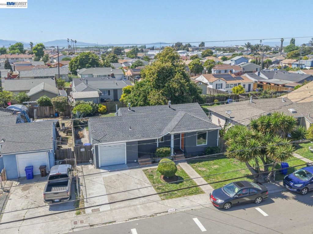 2609 Macarthur Ave